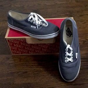 Lo Pro women’s Vans